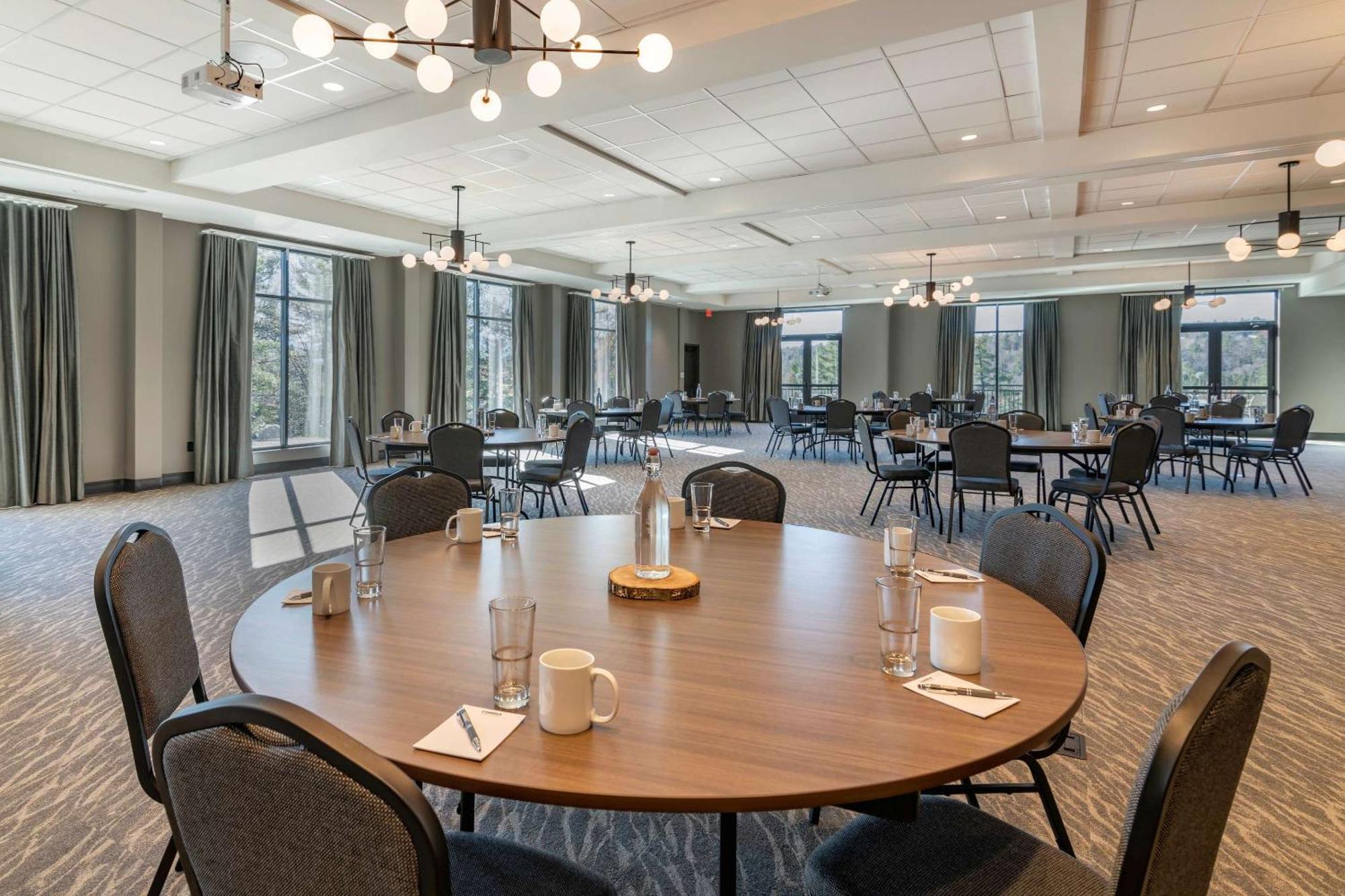 Cambria Hotel Lake Placid - Lakeside Resort Экстерьер фото