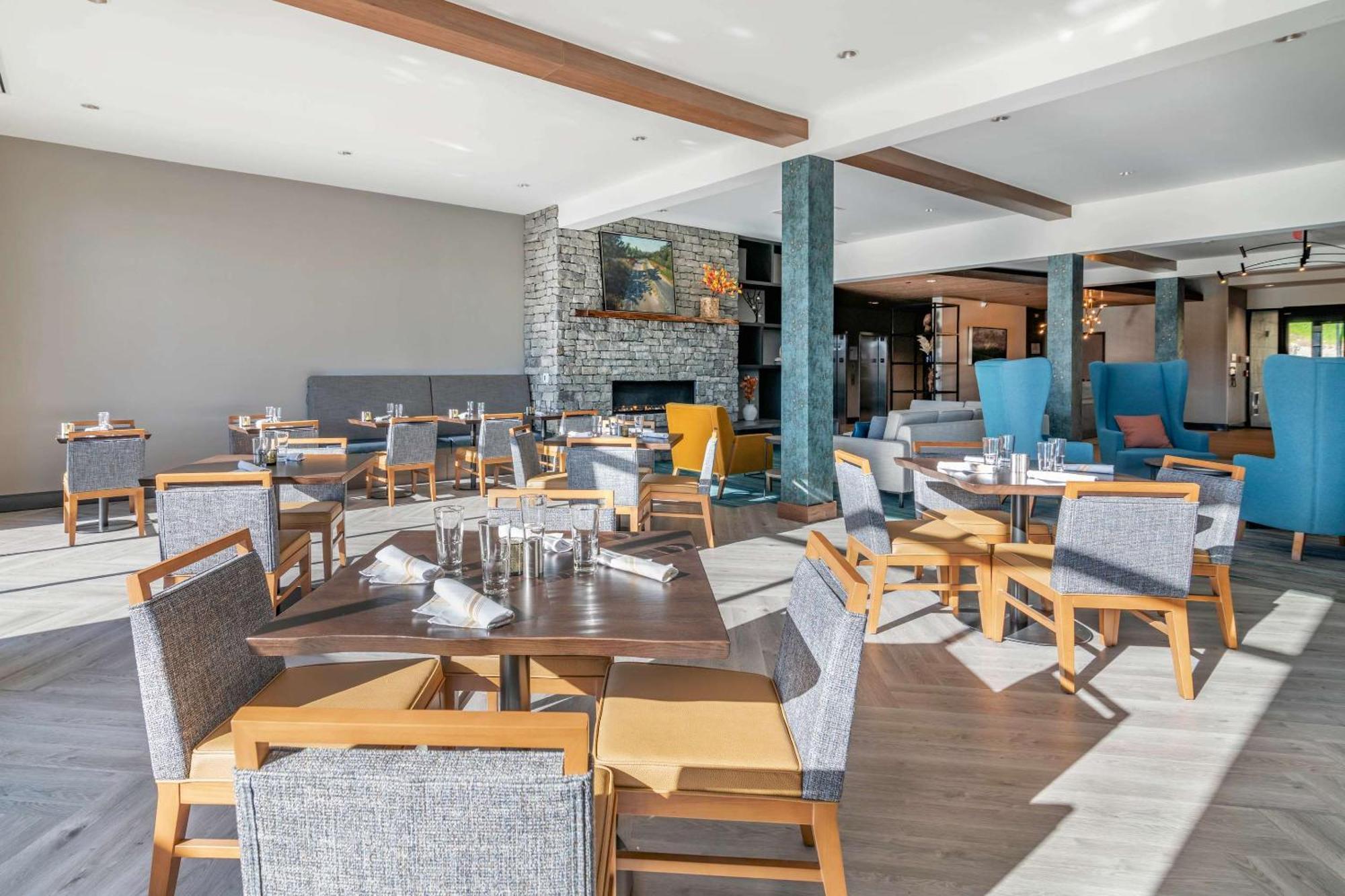 Cambria Hotel Lake Placid - Lakeside Resort Экстерьер фото
