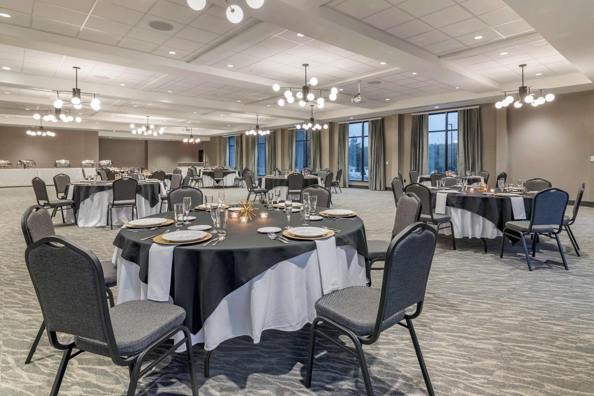Cambria Hotel Lake Placid - Lakeside Resort Экстерьер фото