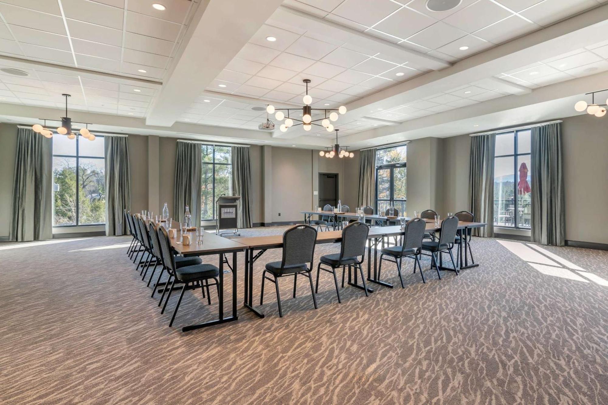 Cambria Hotel Lake Placid - Lakeside Resort Экстерьер фото