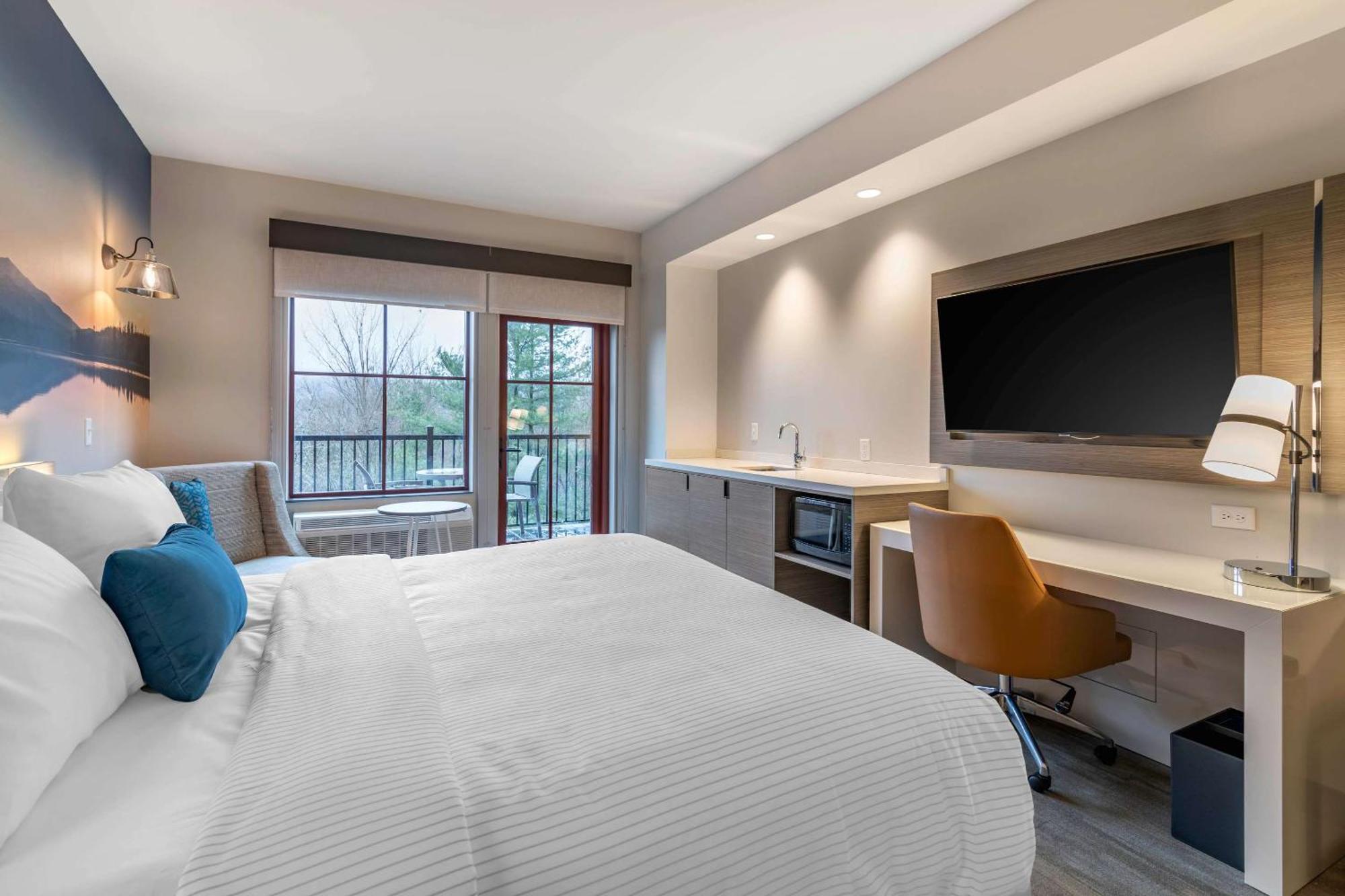 Cambria Hotel Lake Placid - Lakeside Resort Экстерьер фото