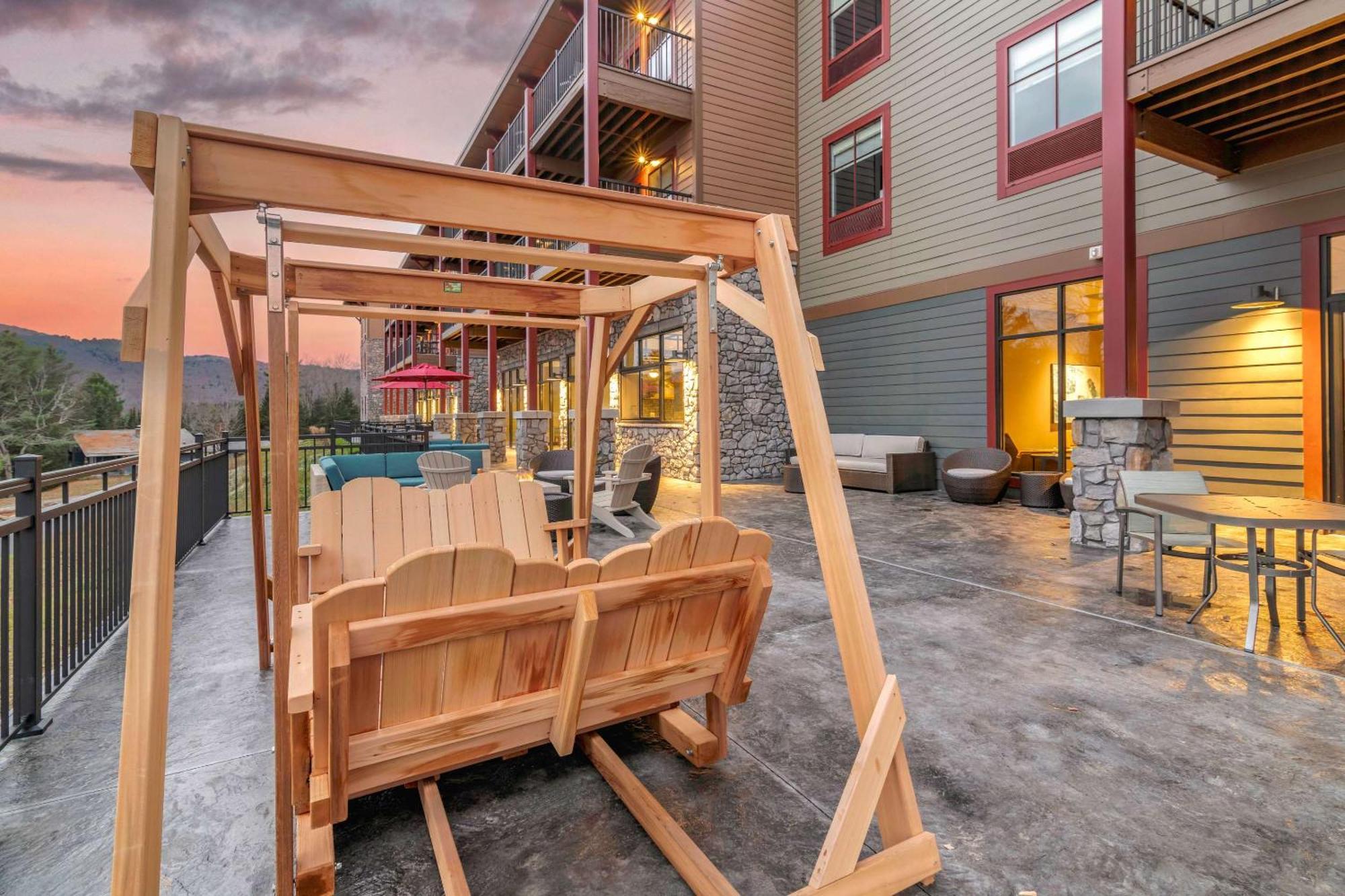 Cambria Hotel Lake Placid - Lakeside Resort Экстерьер фото