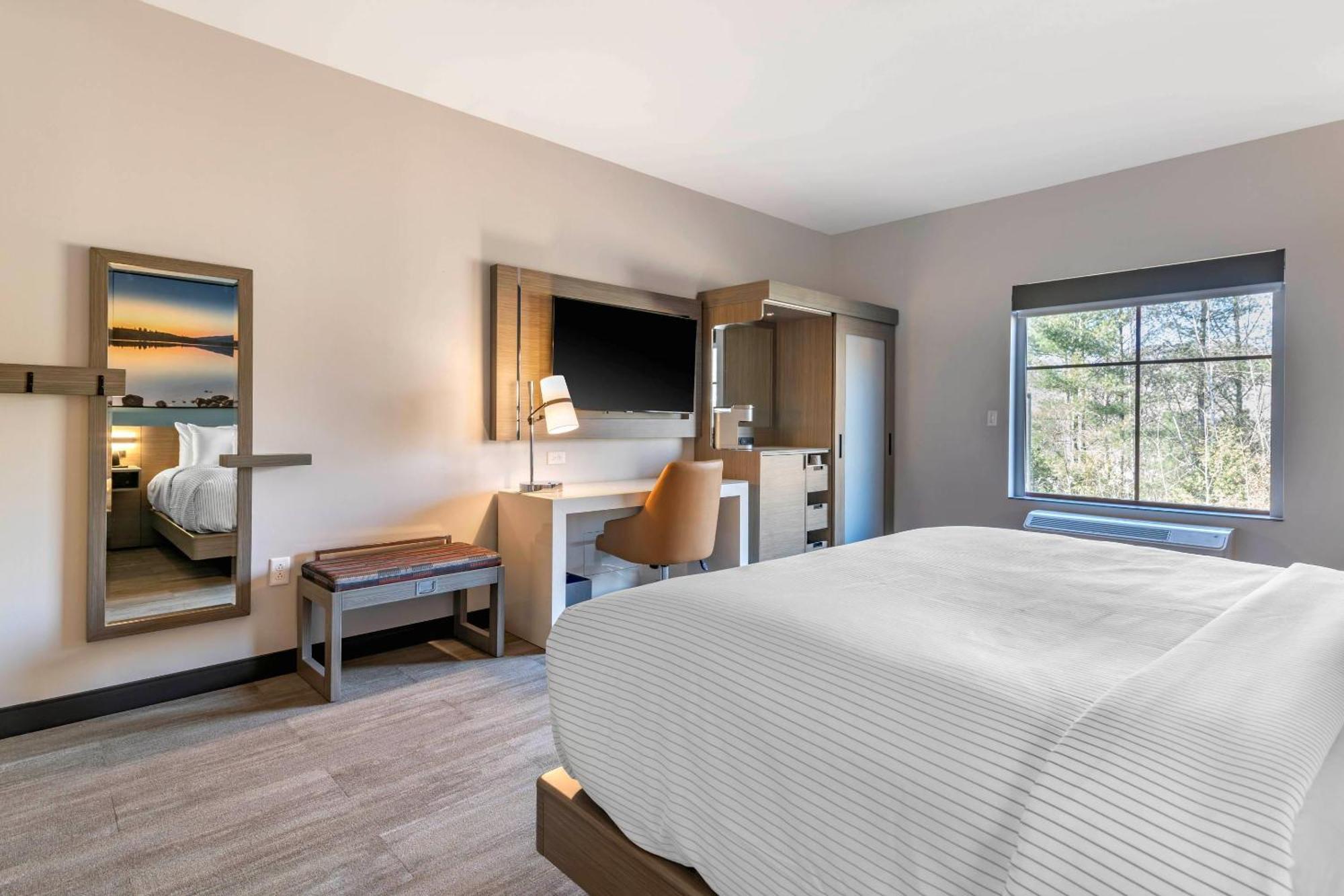 Cambria Hotel Lake Placid - Lakeside Resort Экстерьер фото